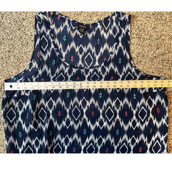 Torrid Sheer Sleeveless Tunic Top, Size 2 / 2X / XXL, Blue/White, Aztec, Flowy - Picture 5 of 6